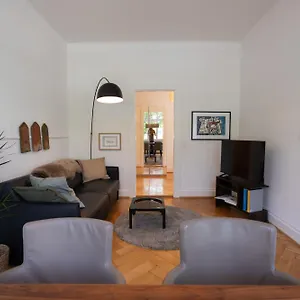 charmante-altbauwohnung-am-rhein.hotelsbaselswitzerland.com/